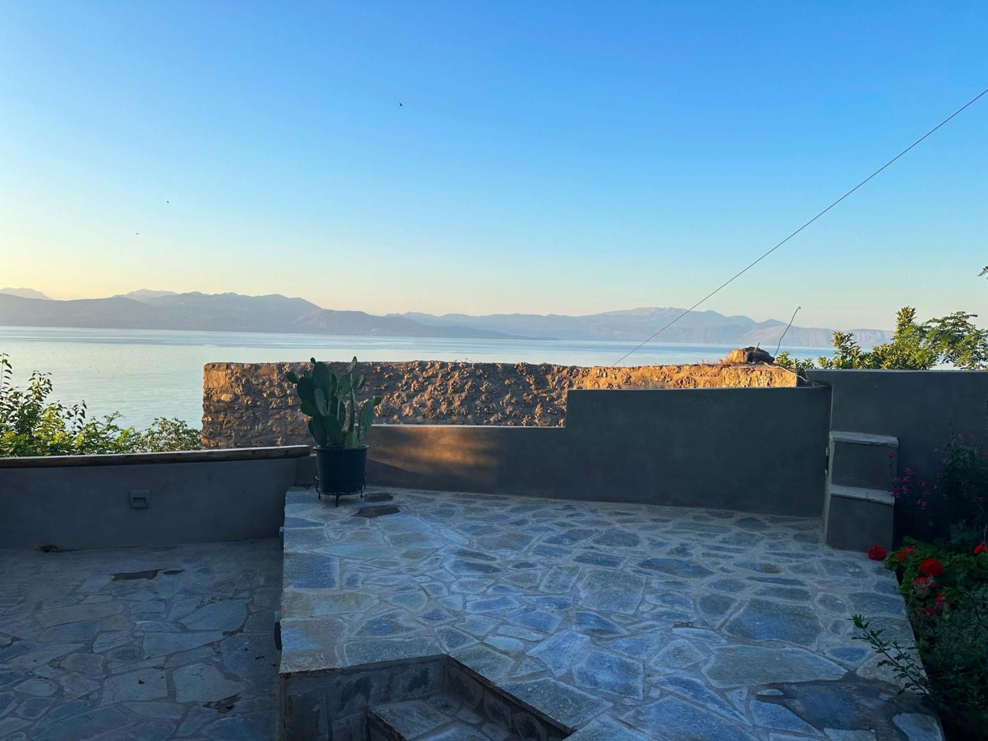 شقة Fteri Stone House In Platanos, Akrata المظهر الخارجي الصورة