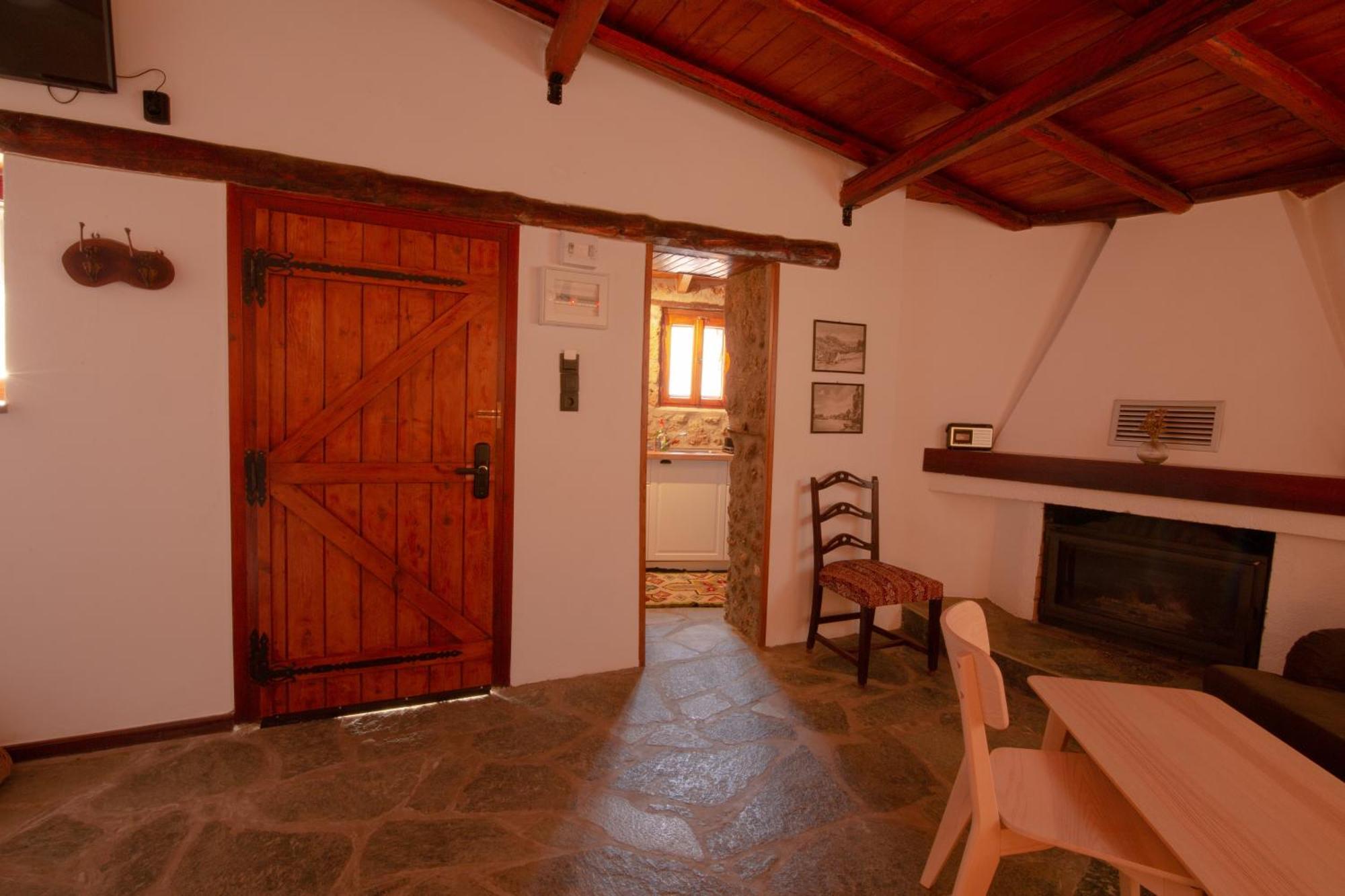 شقة Fteri Stone House In Platanos, Akrata المظهر الخارجي الصورة