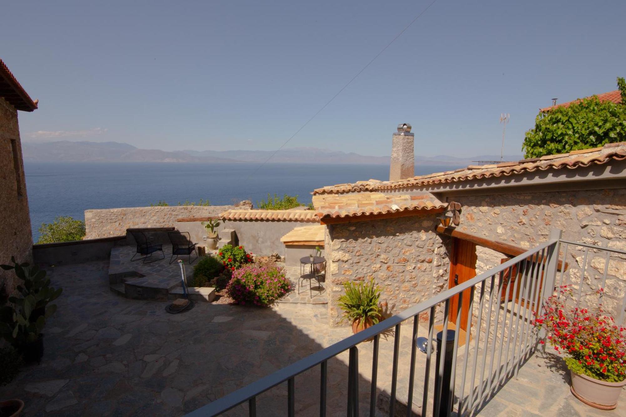 شقة Fteri Stone House In Platanos, Akrata المظهر الخارجي الصورة
